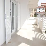 Apartament House With Sea View *